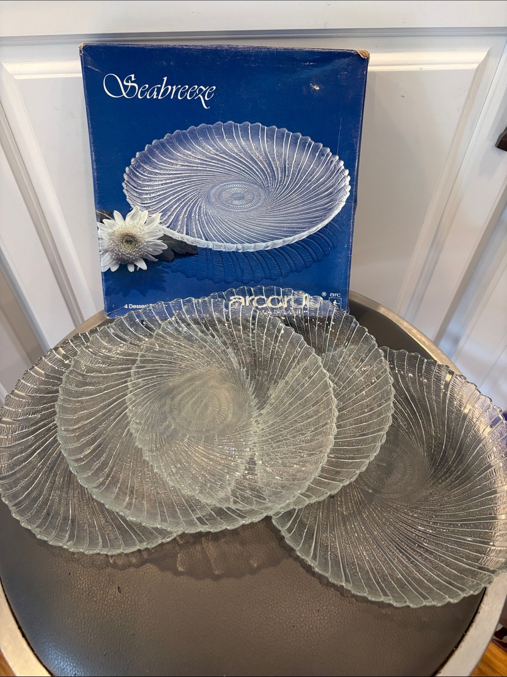 Vintage Arcoroc Seabreeze France Swirl Glass Dessert Plates 7.5 inches, Set of 4